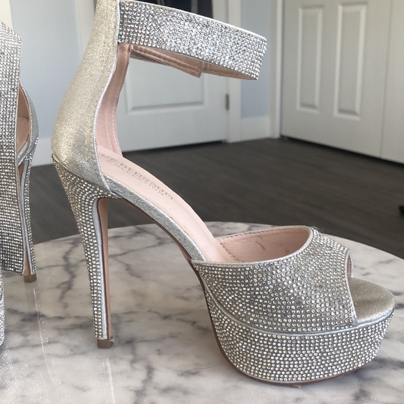 Silver stone studded 5 inch part heel, US size 8 - Picture 3 of 7